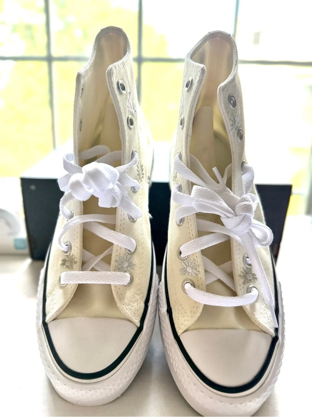 Converse High Top Sneakers in Cream and White with Floral Embroidery NWOB Size 6 - Picture 6 of 14